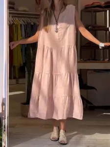 Ärmelloses gestuftes Maxikleid aus Baumwollleinen in Hellrosa für den Sommerlook