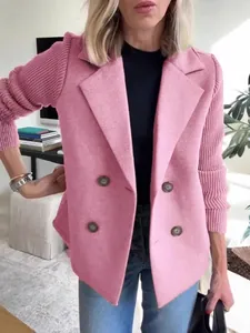 Rosa Damen Wollblazer mit Reverskragen und gerippten Strickärmeln für den Frühling.