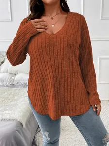 Haut femme grande taille à col en V et manches longues, texture côtelée orange brûlé