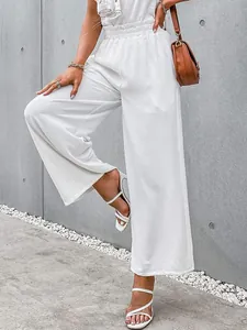 Detail of women's white high-waisted wide-leg casual trousers in cotton linen fabric.