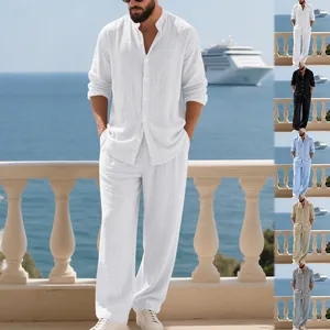 Conjunto de hombre de camisa de lino con cuello mao y pantalón suelto para verano