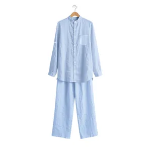 Conjunto de lino para hombre en azul claro con camisa de cuello mao y pantalón recto