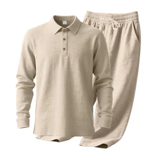 Detailansicht des Leinen-Set für Herren mit Polo-Langarmshirt und passender Tunnelzughose