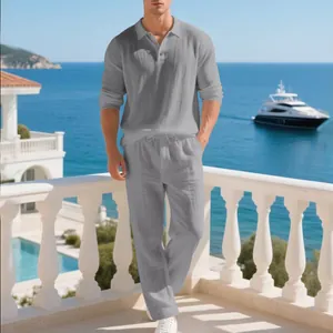 Elegantes graues Leinen-Zweiteiler-Set für Herren mit Langarm-Polo und passender Hose