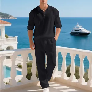 Schwarzes Herren-Set aus Leinen mit langärmeligem Polo und Hose für den Strandurlaub