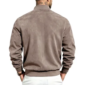 Vue arrière détaillée d'un blouson aviateur en daim pour homme montrant la texture fine