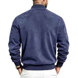 Vue arrière détaillée d'un blouson aviateur en daim bleu marine pour hommes de qualité.