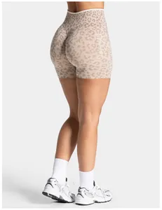Rückansicht nahtloser Yoga-Shorts mit Leopardenmuster und Push-up-Effekt für Fitness