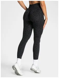 Vue détaillée arrière d'un legging de yoga léopard sans couture pour fitness et sport