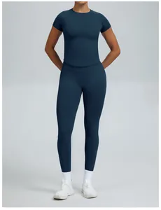 Comfortabele naadloze yoga set met korte mouwen top en hoge taille sport legging