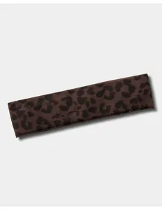 Detailed view of the brown leopard print pattern on a seamless athletic sports headband