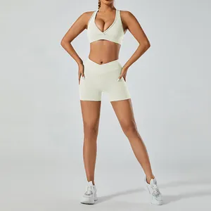 Ensemble de yoga brossé sensation nue avec brassière en V et short en couleur crème