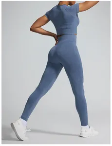 Rückansicht des säuregewaschenen nahtlosen Yoga-Sets mit Leggings und bauchfreiem Top