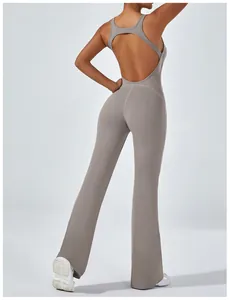 Eleganter rückenfreier Yoga-Jumpsuit mit ausgestelltem Bein und Fitness-Passform