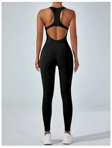 Rückenansicht des schwarzen Yoga-Bodysuits mit Rückenausschnitt und hoher Elastizität
