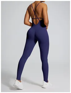 Vista trasera detallada de un body de yoga azul sin costuras con tiras cruzadas