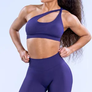 Conjunto de yoga sin costuras con sujetador deportivo halter y mallas de alta cintura