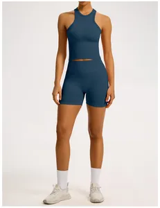 Détail de l'ensemble de yoga sans couture à taille haute côtelée et débardeur