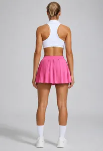 Vue arrière d'une jupe de tennis plissée rose cosmos avec une coupe flatteuse à taille haute