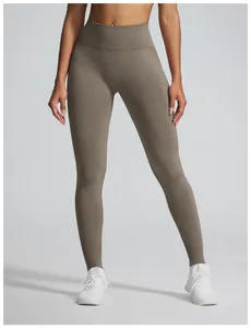 Gedetailleerde weergave van taupe naadloze yoga-legging voor dames met ademend mesh.