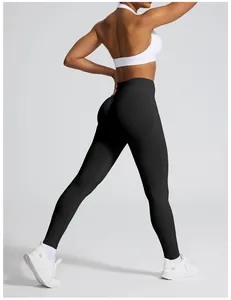 Detailansicht der nahtlosen High-Waist-Yogahose für Damen im sportlichen Peach-Butt-Design