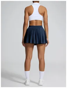 Vue arrière d'une jupe de tennis plissée bleu marine pour le sport et le fitness