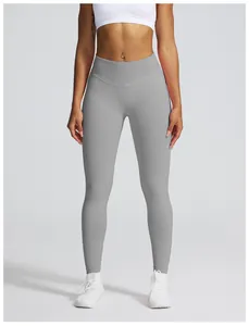 Detailansicht der grauen High-Waist-Yoga-Leggings, zeigt nahtlosen Stoff und Passform