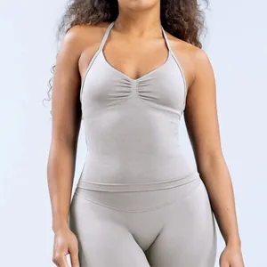 Set yoga senza cuciture in nylon opaco con reggiseno sportivo halter e legging a vita alta