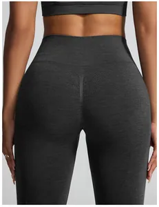 Achteraanzicht van kationische naadloze yoga leggings met scrunch butt lifting design