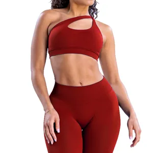 Set reggiseno sportivo monospalla rosso e pantaloni yoga senza cuciture in nylon elasticizzato