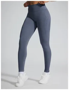 Gedetailleerde weergave van blauwe naadloze kationische yoga leggings met jacquard.