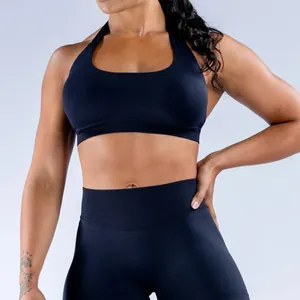 Detalle de la textura de un conjunto de yoga sin costuras de nailon mate y azul