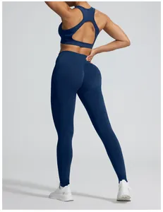 Achteraanzicht van marineblauwe naadloze yogabroek met hoge taille en liftend effect.