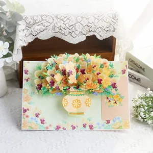 Gros plan d'une carte de vœux 3D pop-up créative avec un bouquet de fleurs coloré