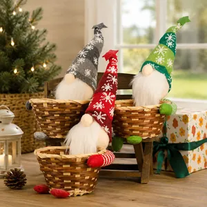 Lot de trois paniers à bonbons gnomes de Noël avec des chapeaux en tricot festifs