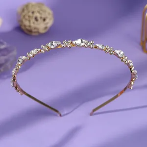 Elegante gouden haarband met heldere kristallen voor een luxe uitstraling