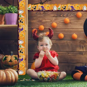 Bordi decorativi per bacheca a tema Halloween con icone di zucche e gatti per la classe.