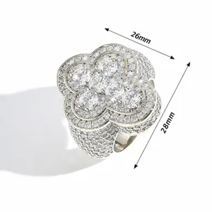 Specifiche dettagliate del prodotto anello hip hop trifoglio in ottone placcato oro