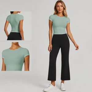 T-shirt da yoga verde chiaro slim fit con girocollo per lo sport e il fitness in palestra.