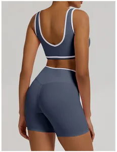 Rückansicht von High Waist Yoga Shorts und Sport-BH Set in Stahlblau mit weißem Rand
