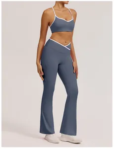 Zweiteiliges schieferblaues Yoga-Set mit Sport-BH und ausgestellter Kontrast-Leggings