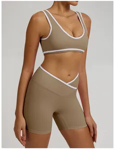 Detailansicht der Damen Yoga-Shorts mit hoher Kreuz-Taille in Khaki und Nude-Gefühl