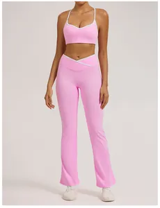 Detailansicht der pinkfarbenen Schlaghose für Yoga mit modischem Kreuz-Taille-Design