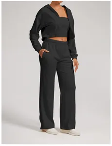 Schwarzes 3-teiliges Sportset für Damen mit bauchfreier Kapuzenjacke und weiter Hose