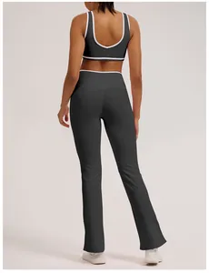 Rückansicht von hoch taillierter Yoga-Hose und passendem Sport-BH mit Kontrastrand