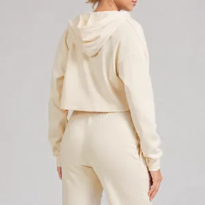 Rückansicht von beigem kurzem Kapuzenpullover und passendem Jogginghosen-Set für Damen Sport