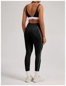 Rückansicht schwarzer High-Waist Yoga-Leggings mit weißen Kontrastpaspeln für Damenfitness.