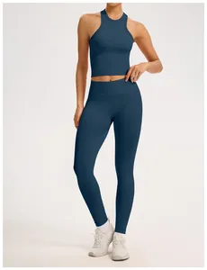 Détail de l'ensemble de yoga sans couture bleu marine avec legging à taille haute et haut