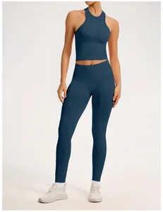 Vue détaillée de l'ensemble de yoga sans couture en bleu sarcelle avec legging