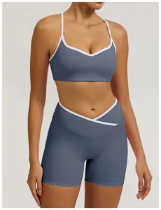Blaues Yoga-Set mit Kontrastbesatz, Crossover-High-Waist-Shorts und V-Ausschnitt-Sport-BH